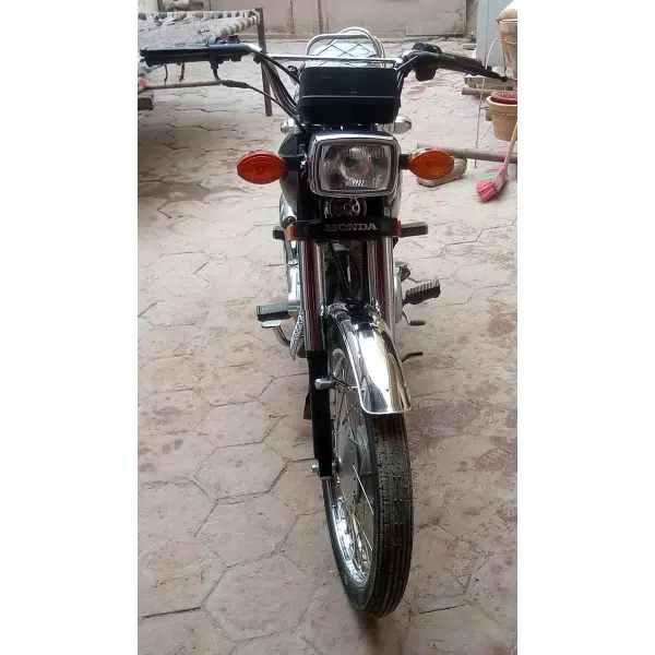 . . new condition 125 black colour . . cell no 03336483412